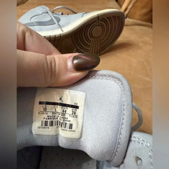 Jordan 1 Mid Wolf Gray Cool Men’s Size 10 Athletic Basketball Sneaker - Picture 11 of 11